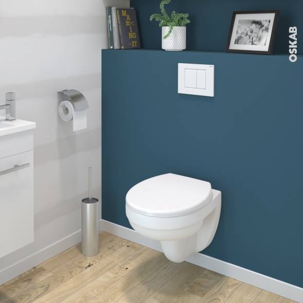 Installation d'un WC suspendu pour remplacer un ancien bloc dans un studio à Cannes